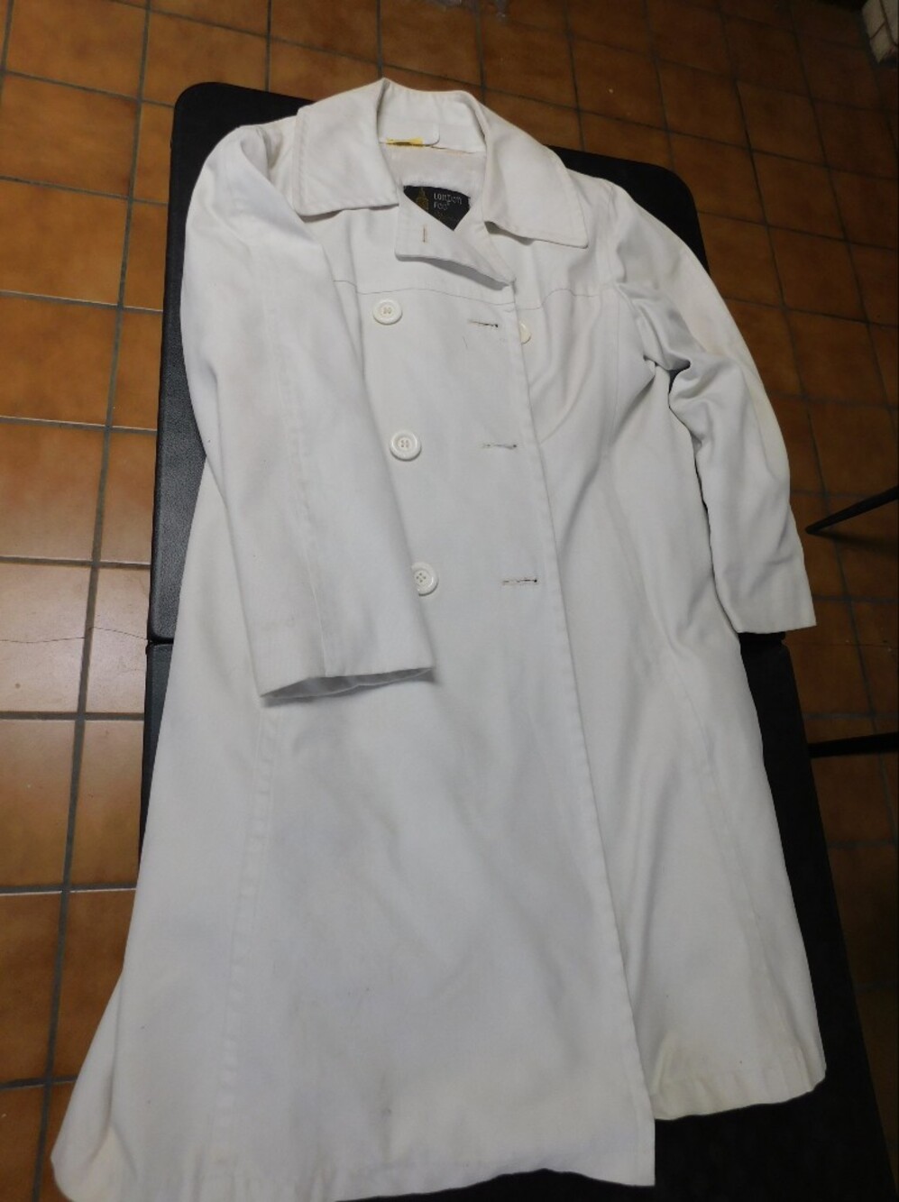 VINTAGE - London Fog White Trench Coat